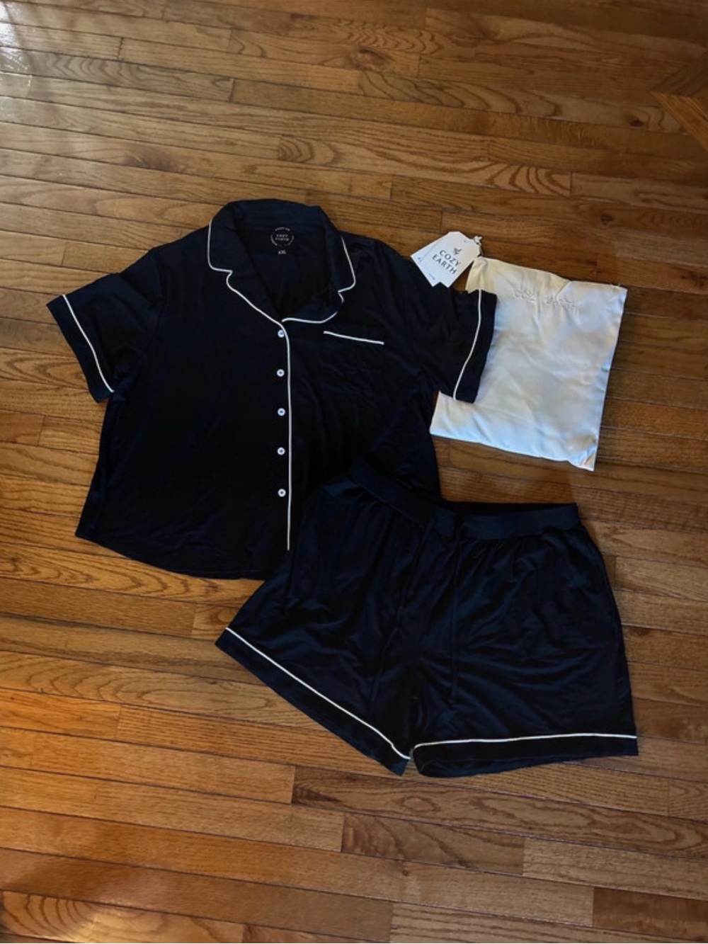 Short-Sleeve Black Piped Pajama Set with White Trim - Women's Intimates